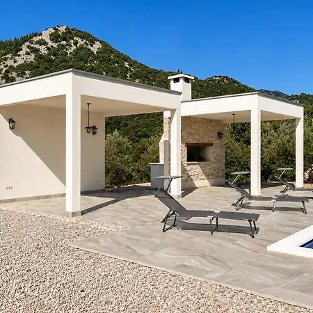 Apartment 6 Bedroom Pet Friendly In
